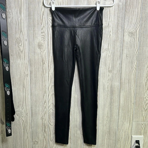 SPANX Faux Leather Coated Leggings Black Ankle Pants Hi-Rise Shaping Pull-On S - Picture 1 of 7